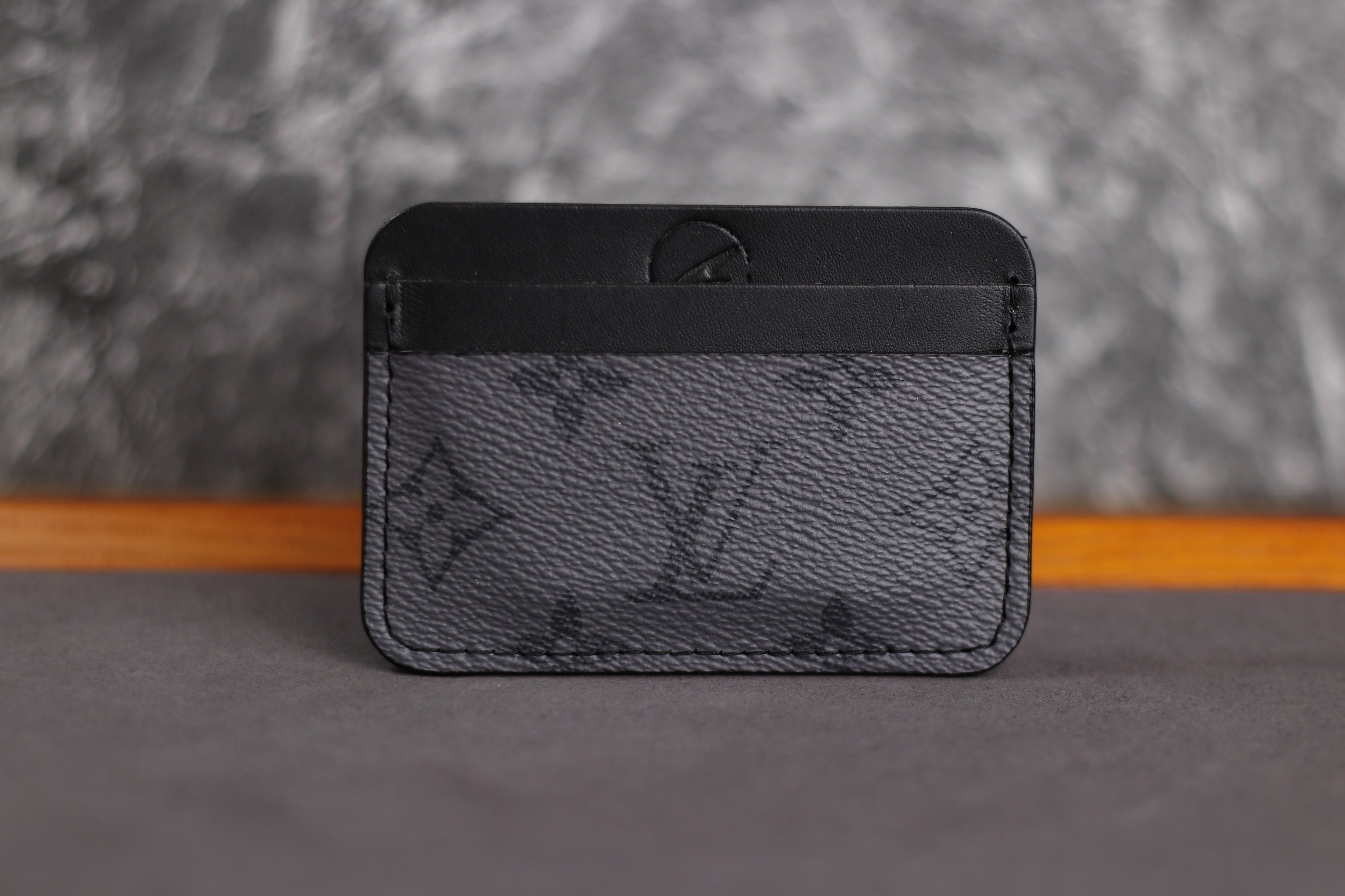 Reverse EM Cardholder