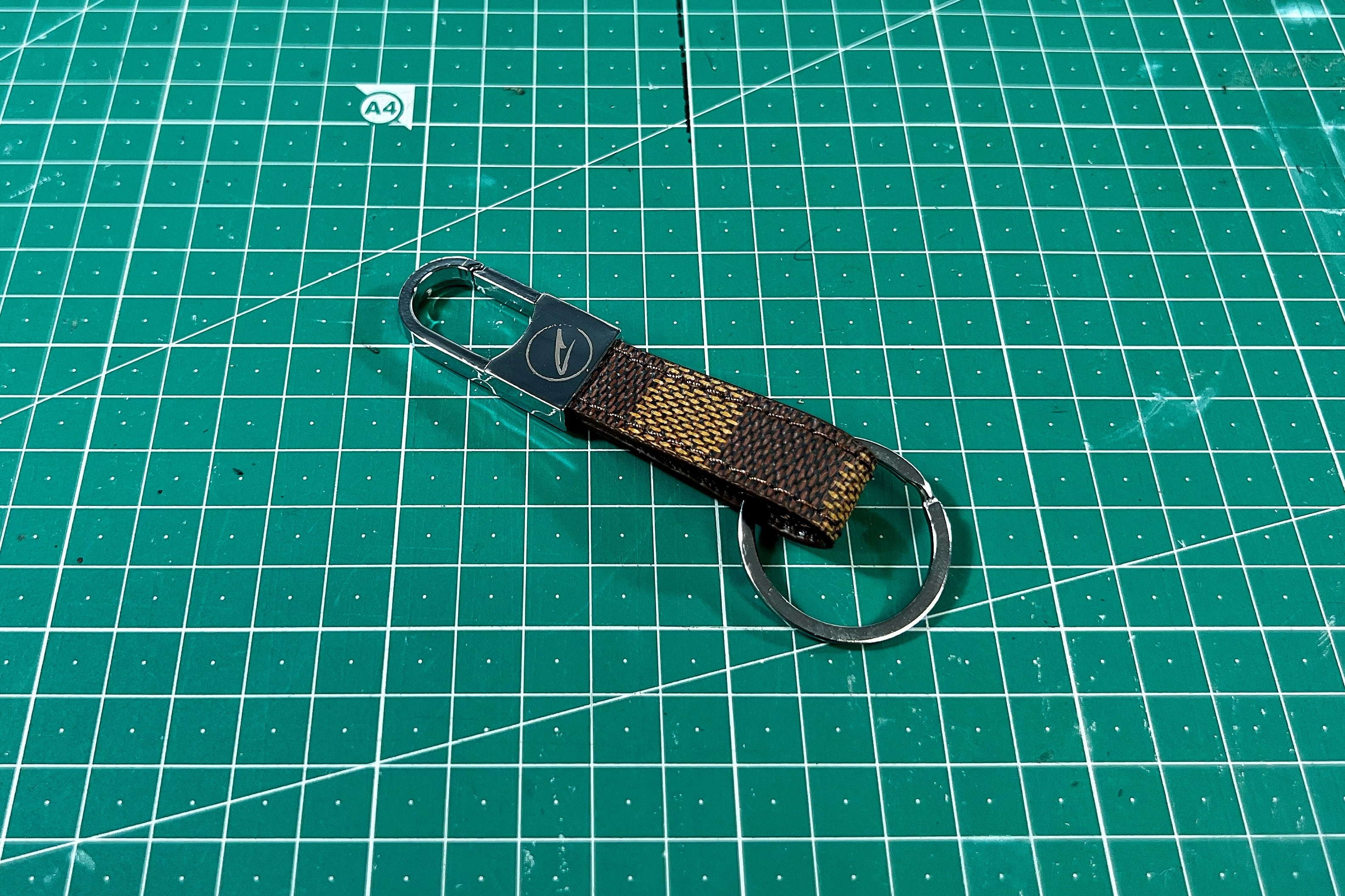 Ebene Damier Clip Keychain