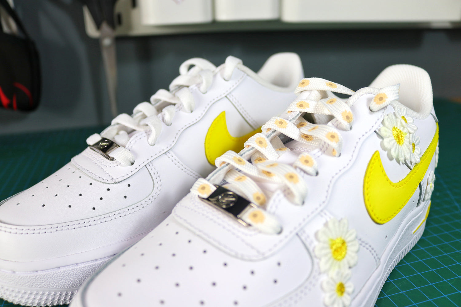Yellow Daisy AF1