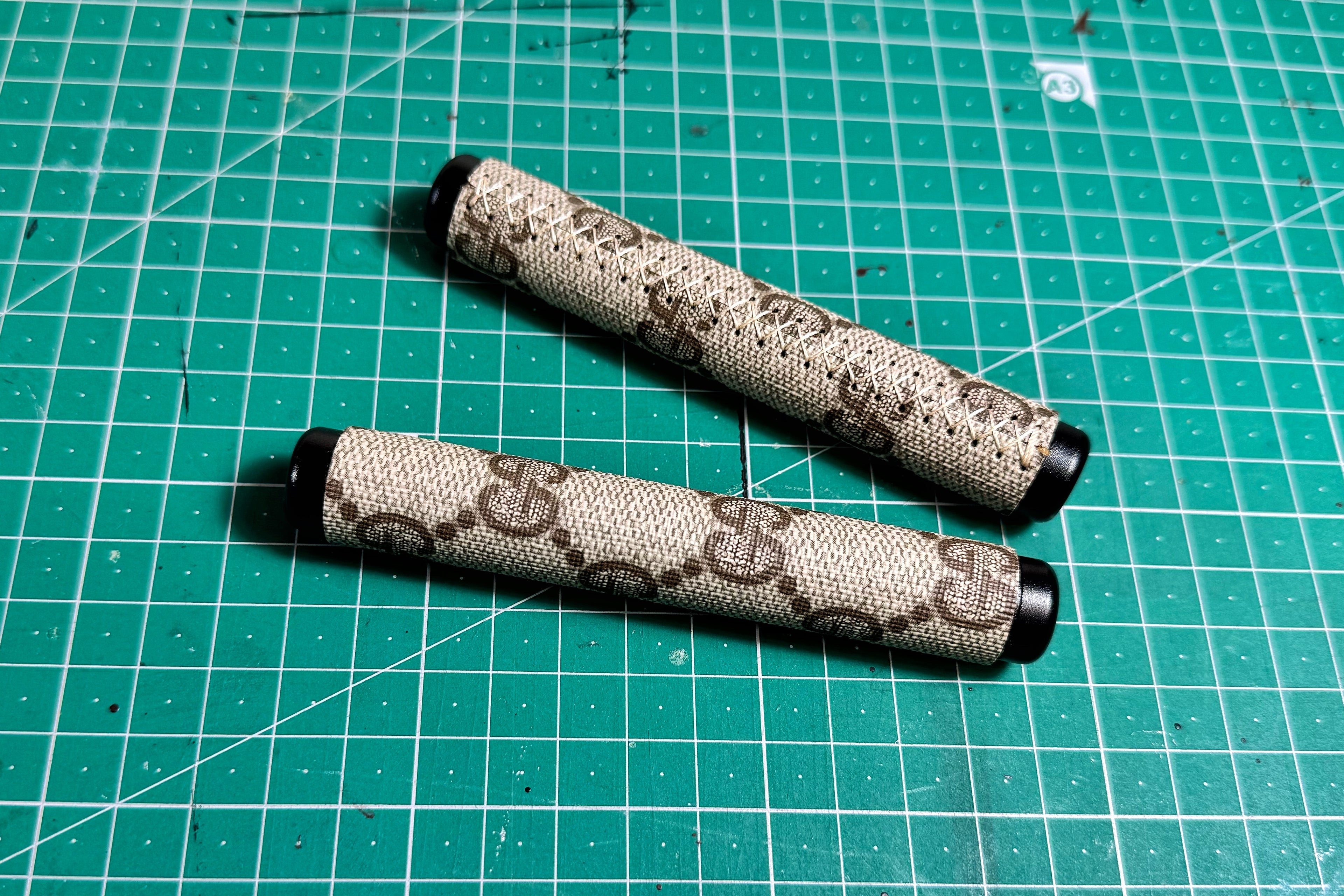 Beige GG Joint Tube