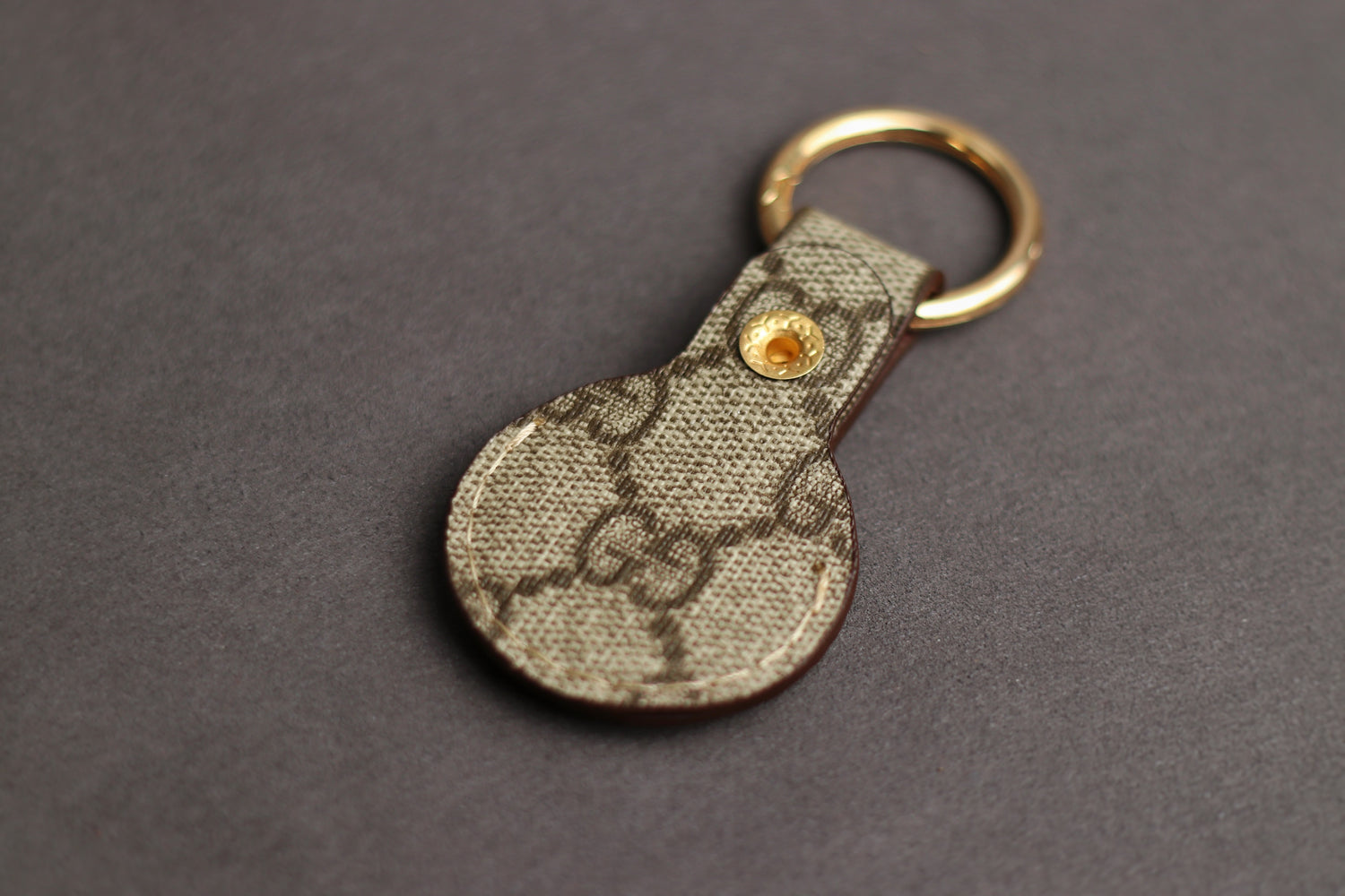 Beige GG AirTag Holder