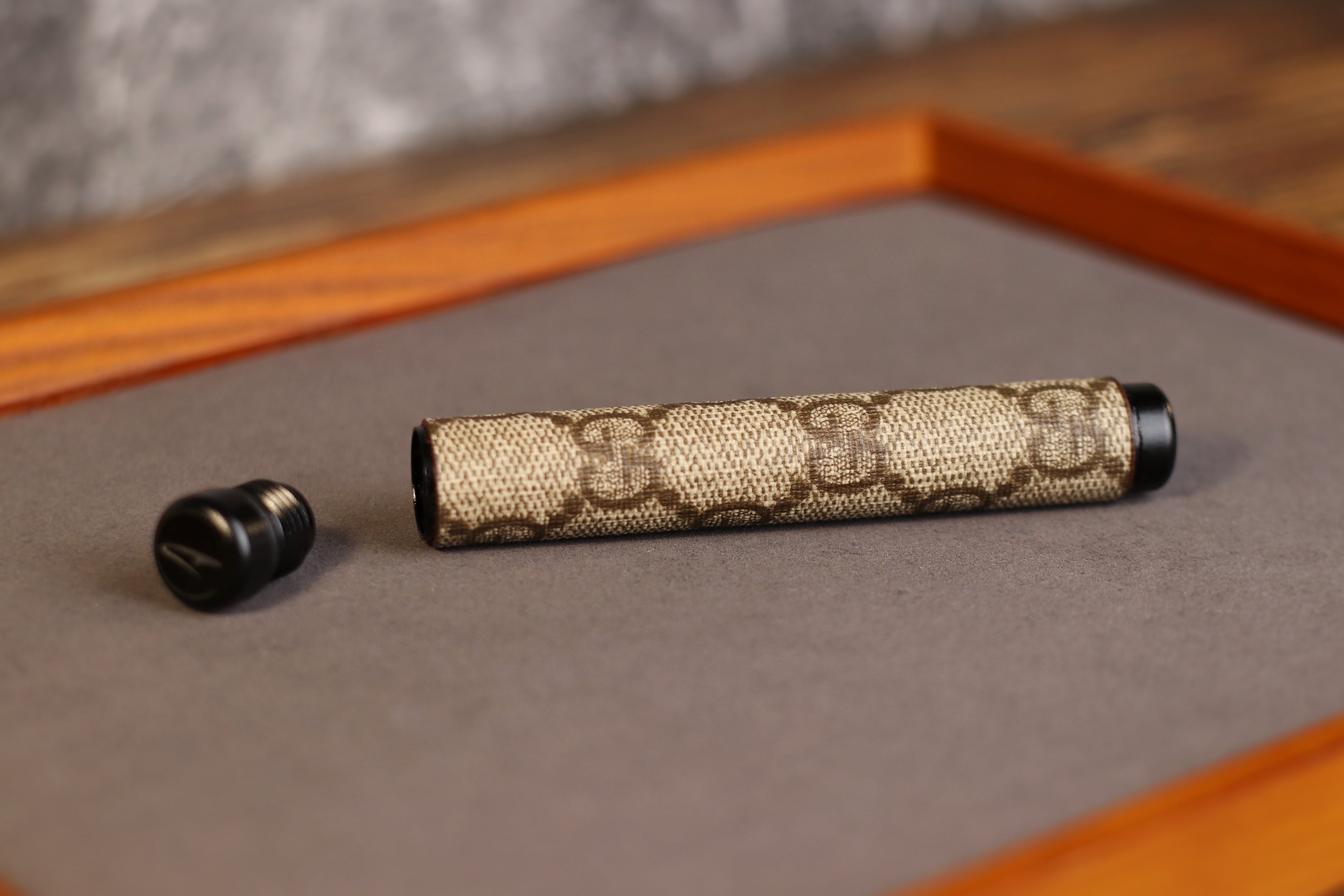 Beige GG Joint Holder