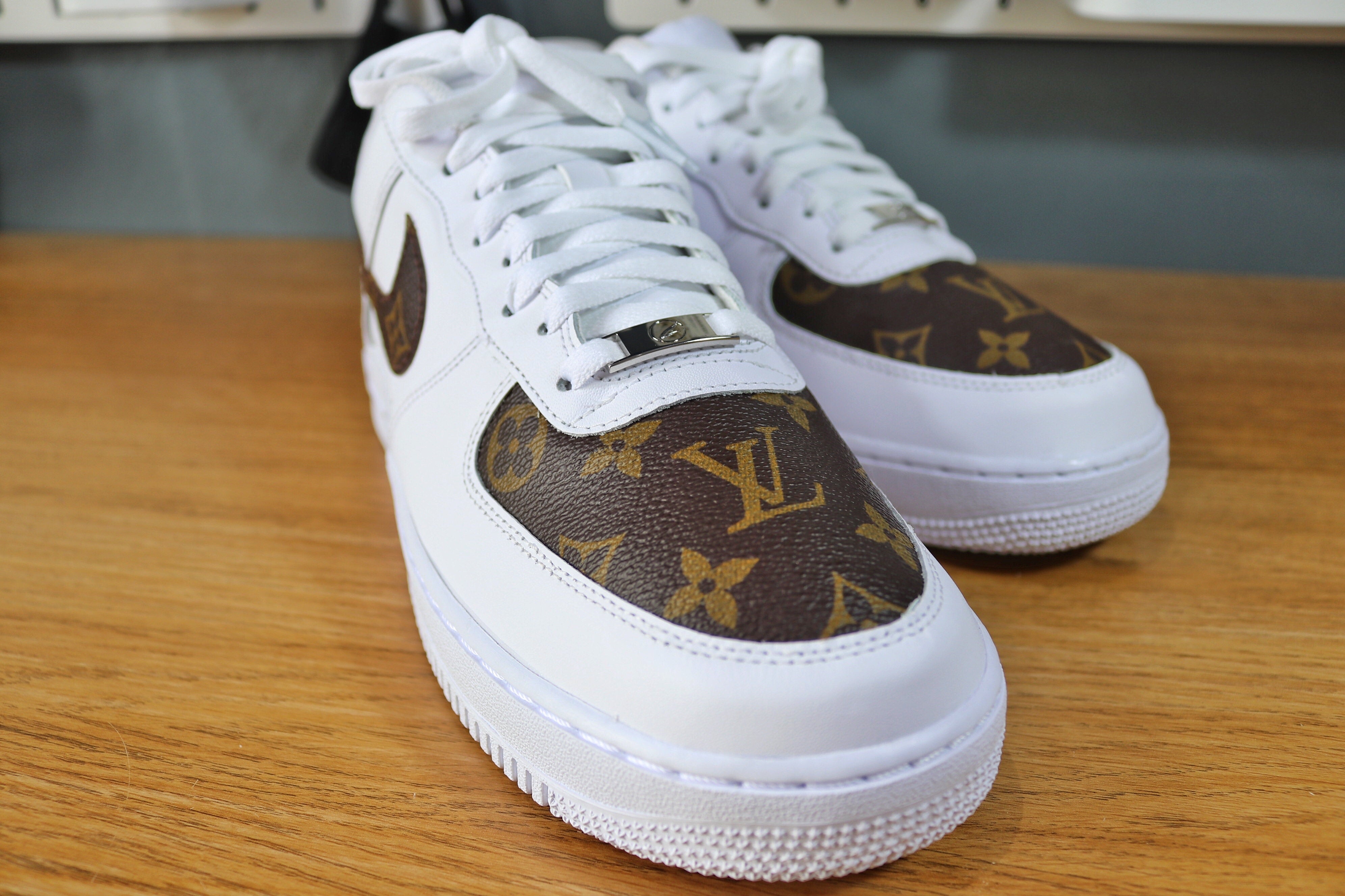 Lv nike swoosh hotsell